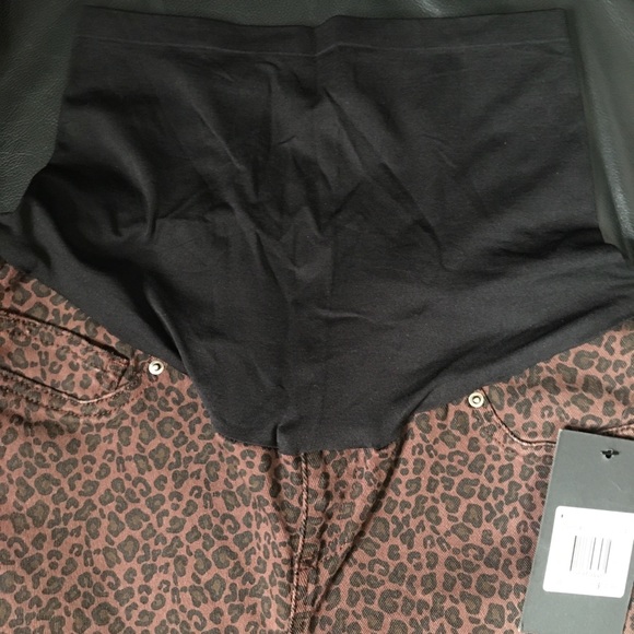 ALIVIA FORD Maternity Printed Cheetah Denim Jeans - Picture 4 of 10